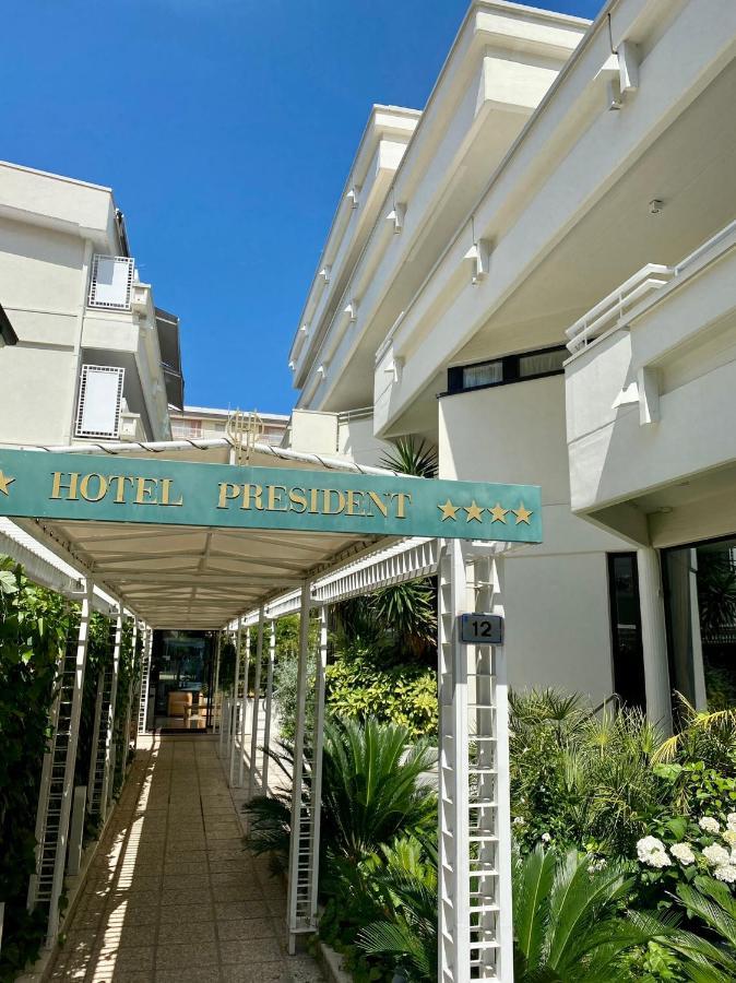 ריצ'יונה Hotel President - Vintage Hotel In Centro מראה חיצוני תמונה